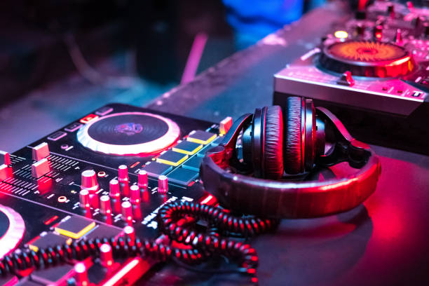 Read more about the article Treba Mi Bass: Večer uz DJ-a