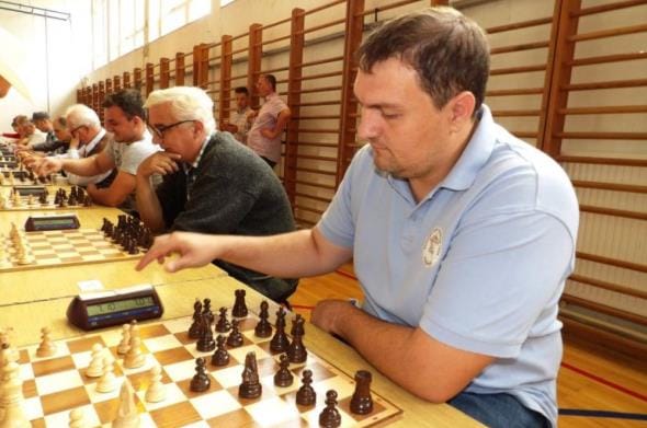 Read more about the article Mali šahovski razgovori: gost Damir Obad