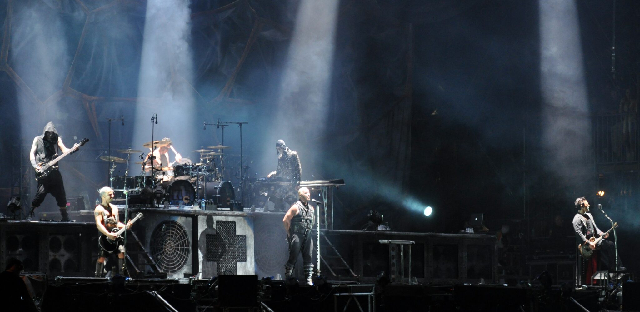 Read more about the article Godišnjica objavljivanja albuma Zeit njemačkoga sastava Rammstein