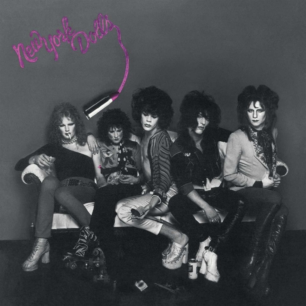 Read more about the article Godišnjica objavljivanja debi-albuma New York Dolls istoimene punk-rock grupe