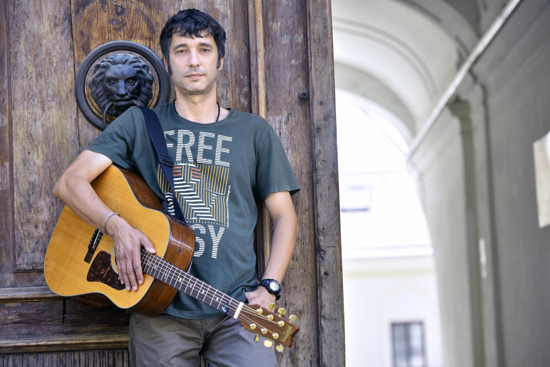 Read more about the article Krešimir Mišak: Acoustic night